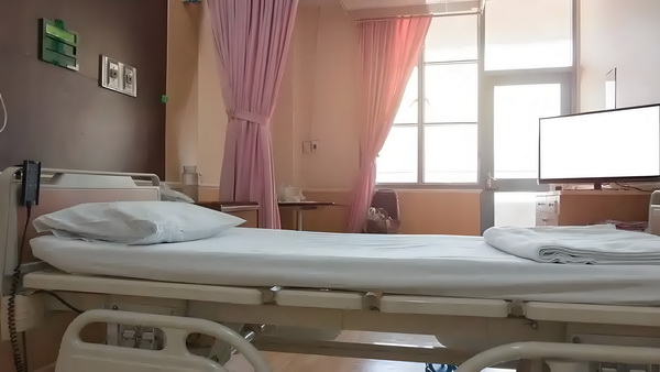 深圳现在入个户口多少钱_变态男躲女神床下，尺度生猛的日本电影！ 被严我们估所重低以退市&