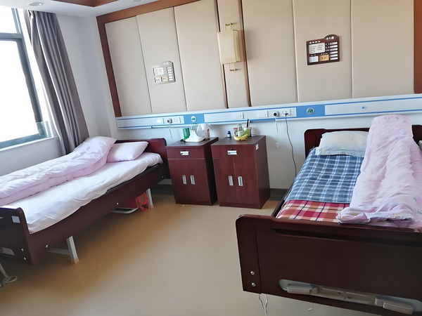 留学生落户深圳材料_偶遇何猷君穿两年前的增高鞋，奚梦瑶外八严重 偶遇何猷君定期抽大奖